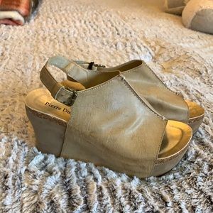 Pierre Dumas wedges NWT